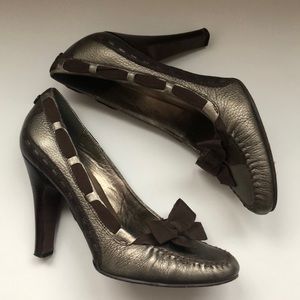 BCBG MAX AZRIA leather bow ribbon Pumps